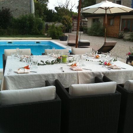 Logis Hotel La Grange Du Relais Коломбе-ле-дёз-Эглиз Экстерьер фото