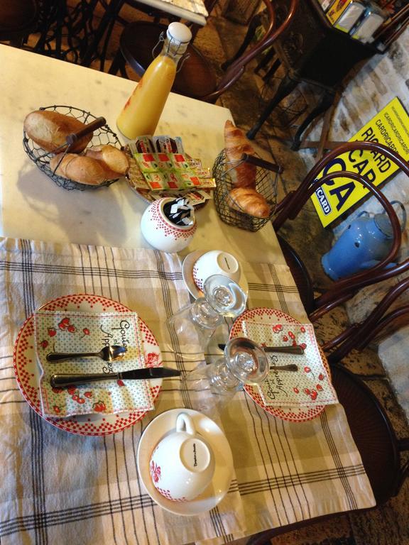Logis Hotel La Grange Du Relais Коломбе-ле-дёз-Эглиз Экстерьер фото