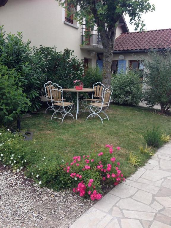 Logis Hotel La Grange Du Relais Коломбе-ле-дёз-Эглиз Экстерьер фото