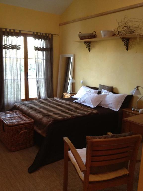 Logis Hotel La Grange Du Relais Коломбе-ле-дёз-Эглиз Экстерьер фото