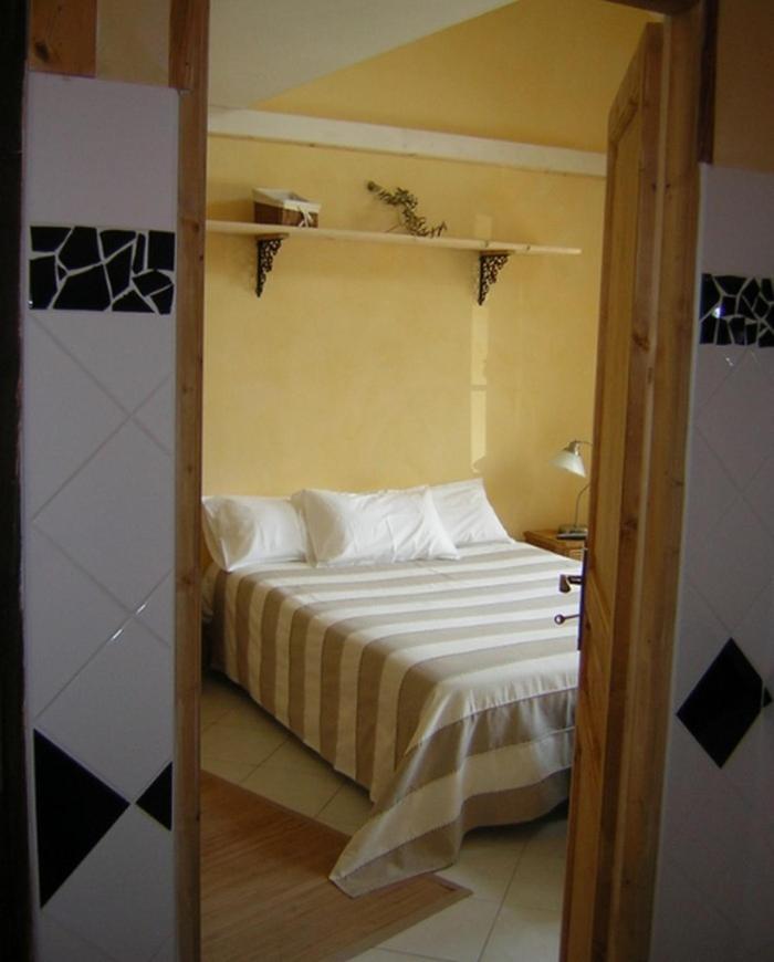 Logis Hotel La Grange Du Relais Коломбе-ле-дёз-Эглиз Экстерьер фото
