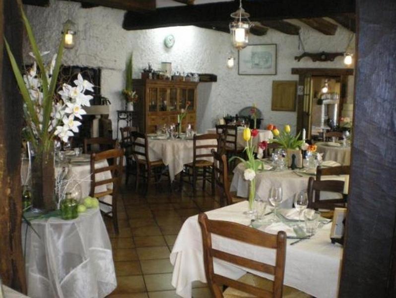 Logis Hotel La Grange Du Relais Коломбе-ле-дёз-Эглиз Экстерьер фото