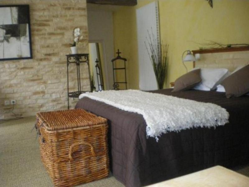 Logis Hotel La Grange Du Relais Коломбе-ле-дёз-Эглиз Экстерьер фото