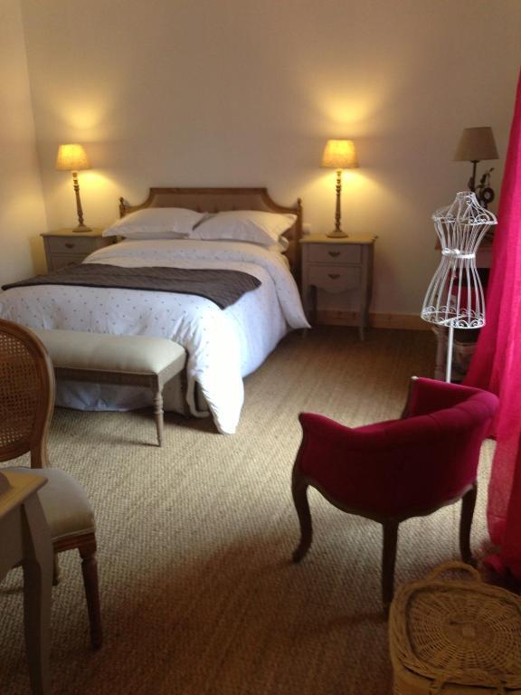 Logis Hotel La Grange Du Relais Коломбе-ле-дёз-Эглиз Экстерьер фото